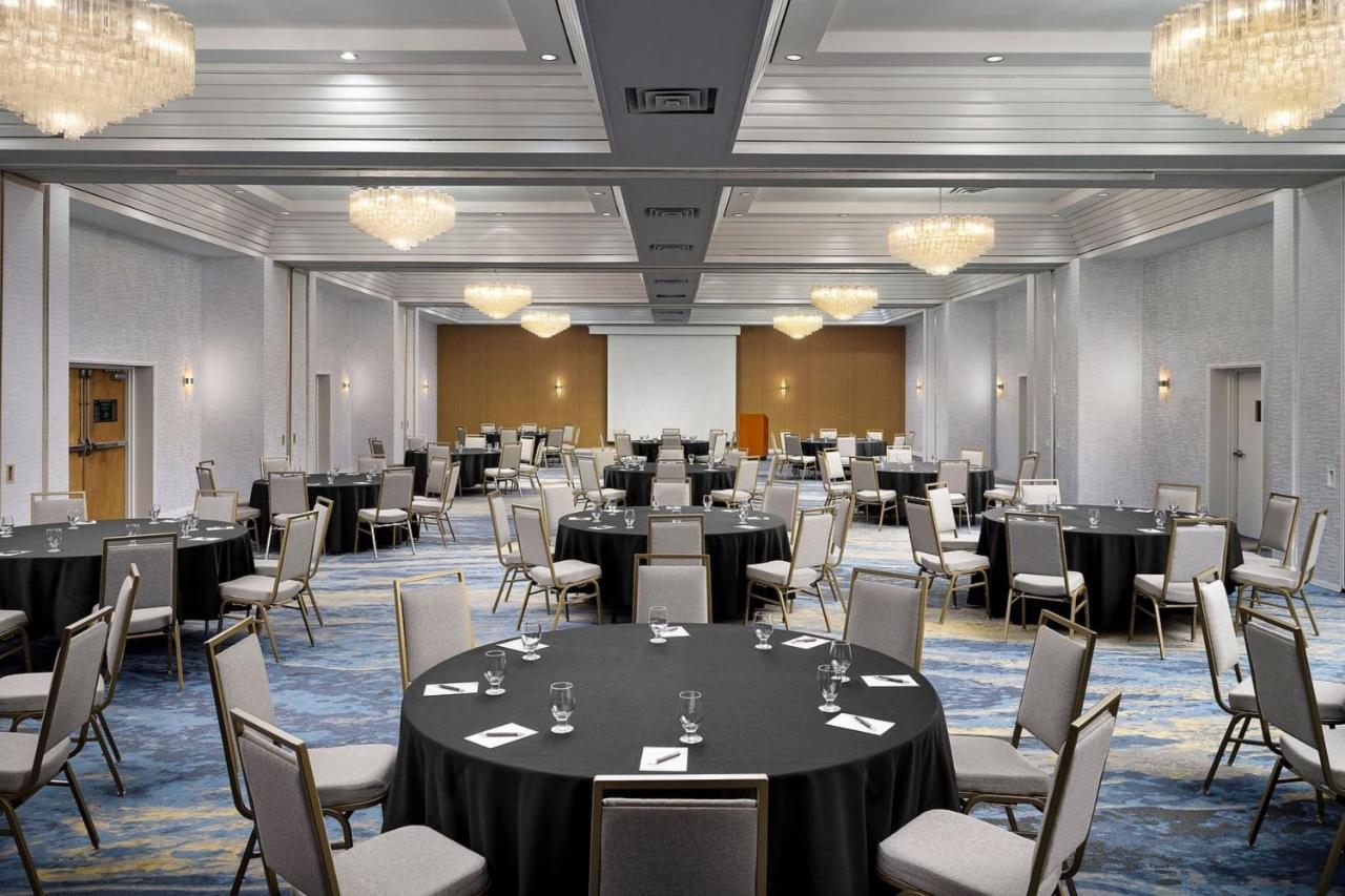 Hotel Sheraton Grand Rapids Airport