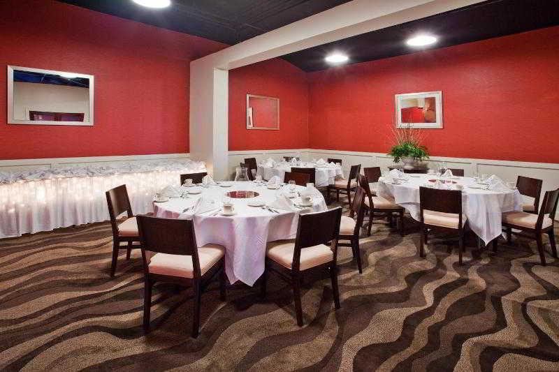 Sheraton Grand Rapids Airport Hotel