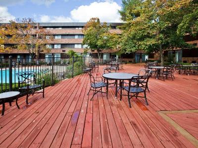 Sheraton Grand Rapids Airport Hotel 4*