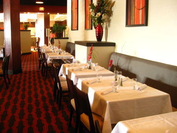 Sheraton Grand Rapids Airport Hotel 4*